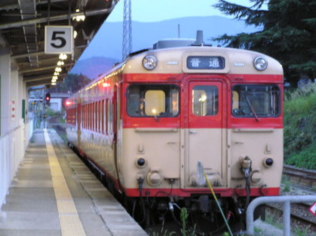 2004年夏、はじめての泊りがけの東北旅行。<br />行程や列車の乗り継ぎなどを、<br />友人達と1から考えた最初の旅行。<br /><br />目的地は山形県米沢。<br />理由は、米沢牛が食べたかったから。笑。<br /><br />免許もないし、<br />｢青春18きっぷ｣を使用して電車で向かうことに。<br /><br />行きは太平洋側から東北本線で向かい、<br />帰りは日本海側に出て、新潟を回って上越線で帰宅する計画。<br />せっかく見知らぬ土地へ向かうのなら、<br />道中も色々な場所をめぐりたい、<br />と考えた結果、大回りなルートに決まった。