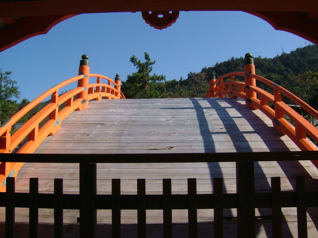 日本三景の宮島です。<br />厳島神社は国宝・重要文化財が多く、また千畳閣や五重塔など周囲にも重要文化財があり、狭い範囲の中で貴重な有形文化財が多いようです。