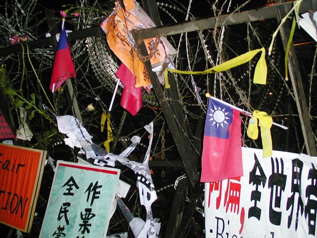 2004春、台湾旅行記3(2)：3月26日(1)台北・総統選のTV報道、ホテル界隈