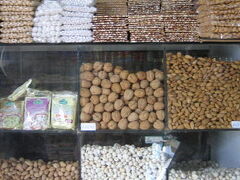 Pakistan カラチの地域別Shopping情報　ディフェンス?　C.S.D. ショッピング・コンプレックスの清潔そうなドライ・フルーツ屋さん