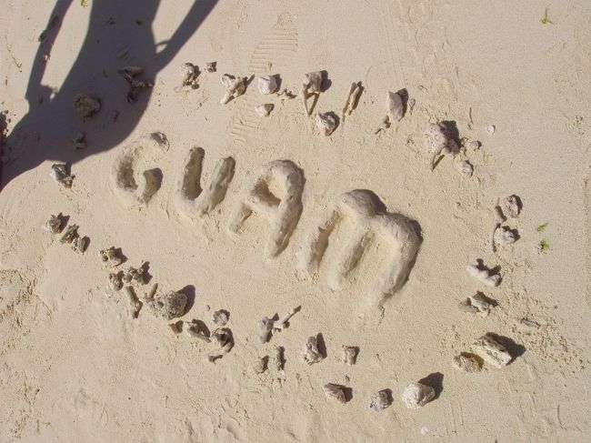 GUAMデビューしました！<br />今まではHawaiiばっかりだった私も結婚して<br />愛煙家の主人の「飛行機はタバコが･･･」の一言で<br />GUAM行きを決意しました。<br /><br />南国情緒→１００％<br />ショッピング満足度→５５％<br />グルメ満足度→６９％<br />アクティビティ満足度→９５％<br />海、透明度→１００％<br />人→９０％<br />ホテル→７０％<br />アクセス→１００％