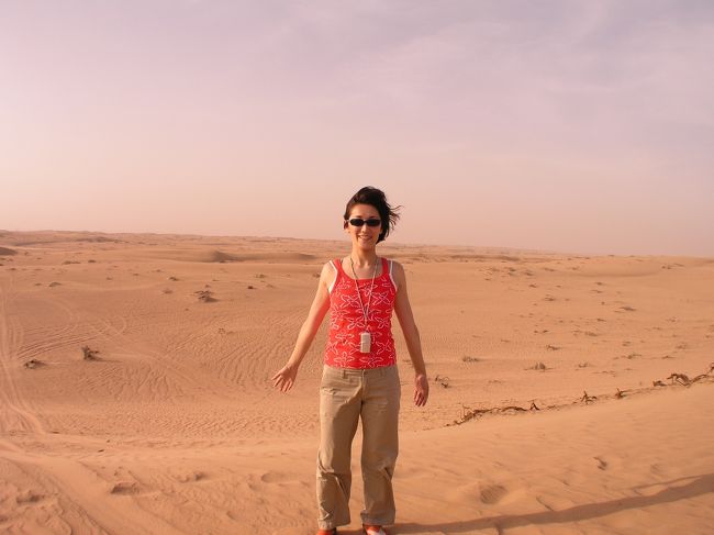 まず最初に、楽しかったです。<br /><br />ただ、砂漠については期待しすぎていただけに<br />「あ、こんなもん＾＾；」<br />って感じです。<br />だって、普通に電線とかも見えてるし（笑）<br />友人に聞くと、砂漠はチュニジアが良いとの事。<br />次回は是非チュニジアへ行きたいものです。<br /><br />ですが、最初に書いたとおり楽しかったです。<br />まずラクダがかわいくて♪<br />モグモグやってるラクダを見ると和みますね〜<br /><br />あと、キャンプで食べる夕食が美味しかったです★★<br />砂漠だし、夜空の下で食べた事も美味しさに輪をかけたのかも？<br />ベリーダンスの輪に誘われるのですが、恥ずかしがらずに<br />どんどん入って一緒に踊ると楽しみも更に倍ですよ<br /><br />