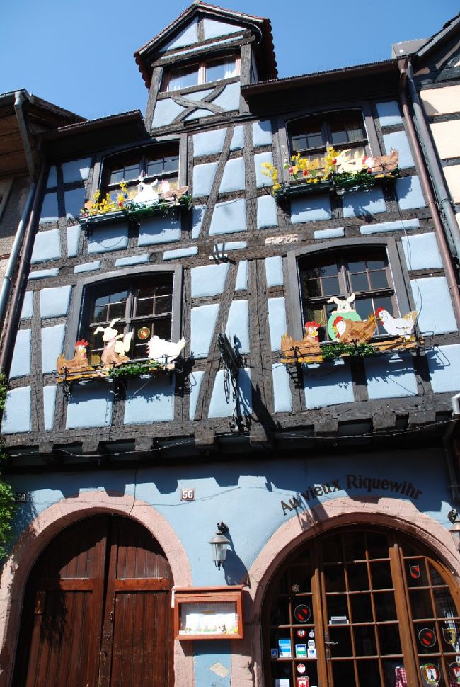 ドイツ在住の娘にいつか一緒に行こうと誘われていた、フランス・アルザス地方、フランスの中のドイツと言われているそうですが、町々には可愛らしい装飾があふれていて、まるでおとぎの世界に迷い込んだようでした。