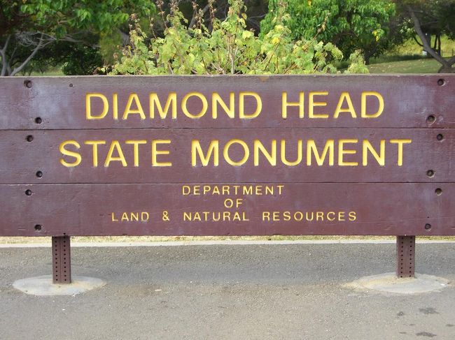 ハワイ２日目は昨日予約したVIP TOURで「ダイヤモンドヘッド登山＋ハナウマ湾シュノーケル」に参加。DFSに集合！！