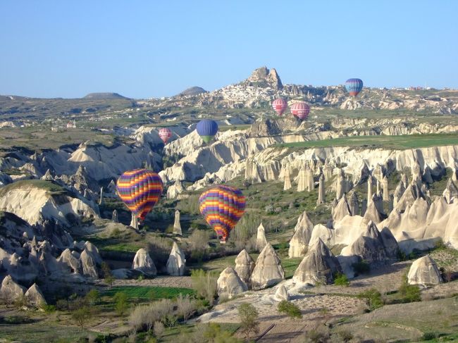 07年GWに地中海沿岸の2カ国、エジプト・トルコを訪問。トルコでのハイライトは奇石の並ぶカッパドキア。特にその上空をゆっくりと散歩した気球体験は、日常を完全に忘れさせてくれる素敵な思い出となりました。