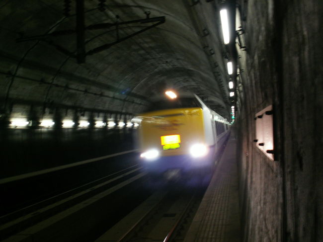 東京から函館へ行く途中、青函トンネルの竜飛海底駅で降りて青函トンネルを見学しました。特に、「鉄子」さんにはオススメです。<br /><br />竜飛２コースを選んだので、海底トンネル内だけでなく、地上に出て竜飛岬や階段国道なども見学できました。なんか、得した気分です。