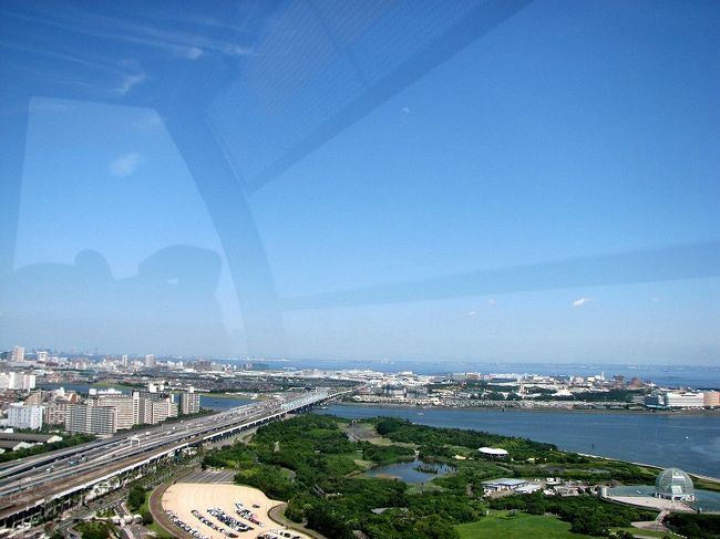 首都高速から何時も眺めて通った<br />葛西臨海公園のシンボル大観覧車<br />やっと乗る望みが叶えられました。<br /><br />http://www.senyo.co.jp/kasai/kanransya.htm