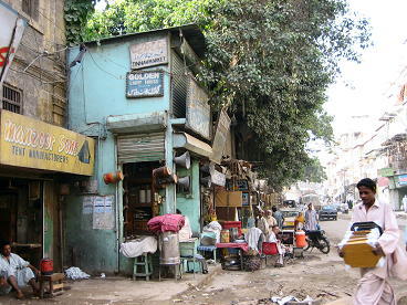 Pakistan カラチの旧市街カラダールKaradar レディーズ・バザールへの道 Way to Ladies Bazaar