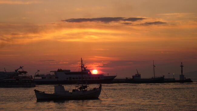 10.マンド広場の夕日 in ミコノス島