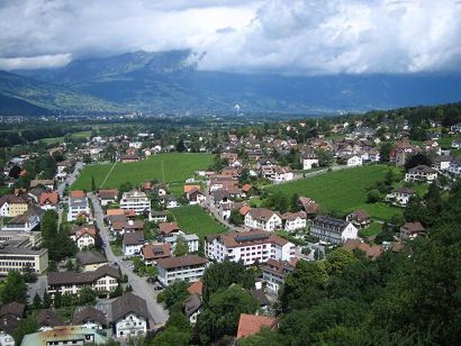 1週間強の強行旅行だったけどフランスに程近いスイスのバーゼルを基点にフランスはアルザス地方、小国のルクセンブルグとリヒテンシュタインを周ってきました。