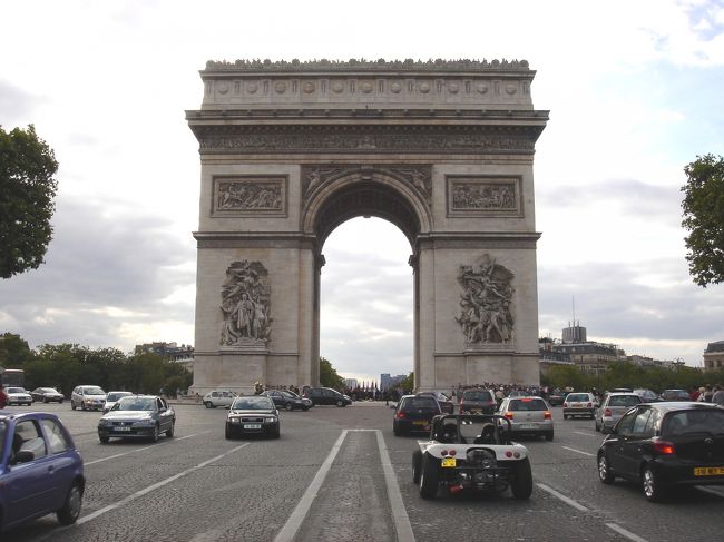 ロンドンからユーロスターに乗って、<br /><br />ドーバー海峡をトンネルで抜けたら、<br /><br />そこは花の都、パリ。