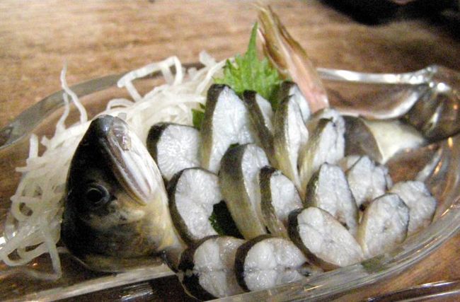 昨年は行けなかったホテルジャパン下田。<br />JTCは夏休みが近づくとシーズン料金になって、なんだか行く気が萎えてしまうのですが、シーズン料金直前のこの日、梅雨の中休みの晴れ間が望めそうだと、7月5日(金)から2泊でホテルジャパン下田に行ってきました。<br />初日は、長男の病院が何とか午前中に片付いて、お昼は大仁の鮎茶屋で今が旬の鮎料理を頂きました。<br />このお店看板の鮎は勿論のこと、鰻もとっても美味しくて大満足の昼食となりました。<br />昼食後はまっすぐホテルに向かって、午後2時過ぎにチェックインできました。<br />
