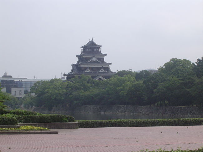翌日は広島城を見に行きました。古地図によると、4代前の先祖は<br />中央図書館付近に住居がありました。<br /><br />どんな場所か調べてみました。