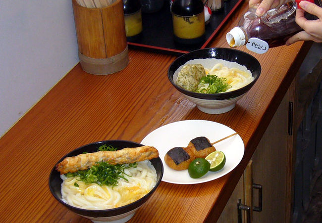 一泊二日で讃岐うどんの名店を何十店も夫婦で回ろうというもくろみ。しかーし、そんなに回れるものではありません...　今回はIBAのETC社会実験にも参加して、ジャンボフェリー（神戸→高松）を半額で、セゾンカードのポイント利用で、徳島プリンスホテルをタダでと、たいへん得した“ちょこっと旅”。トラベラーブログ初記事を作ってみました。