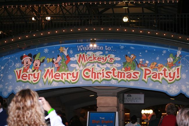 【マジックキングダム】<br />「ミッキーのベリー・メリー・クリスマスパーティ２００６」の様子。
