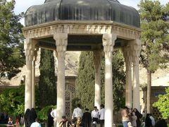 ハーフェズ廟(Aramgah-e Hafez)