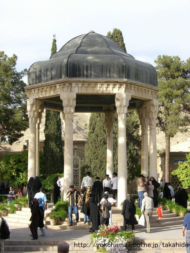 シーラーズ生まれの詩人、ハーフェズの廟です。http://www.shirazcity.org/shiraz/Shiraz%20Information/Sightseeing/Hafez%20e.htmhttp://en.wikipedia.org/wiki/Hafez
