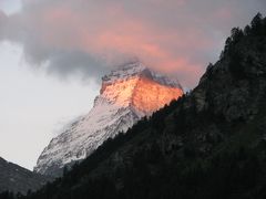 今年のヨーロッパアルプスハイキングその?雲がかかったマッターホルンのモルゲンロート