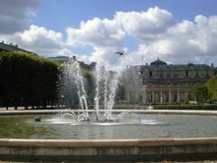 2004夏、フランス旅行記(12)：6月25日(2)パリ：シャンゼリゼ通り、パリ凱旋門、ラ・デファンス