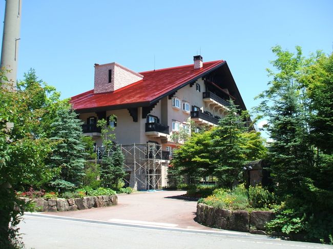 やっと夏らしい天気になってきたので、ぶらり1人旅をしてきた。会員制リゾートクラブのサンメンバーズは1人で泊まっても1人分の宿泊代金(3150円)だけでツインルームに宿泊できる。サンメンバーズひるがのはプチ・エクシブと呼ばれるくらい高級感があり、それでいてアットホームな雰囲気がある。