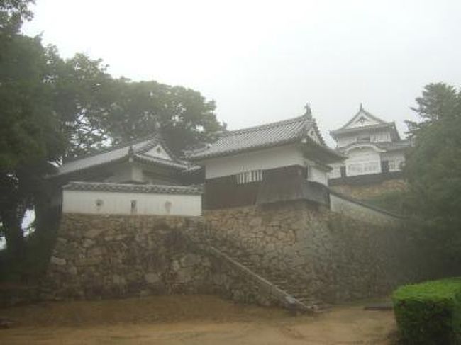 日本三大山城、備中松山城に登山。<br />この日は、雨上がりで、朝靄がかかってました。
