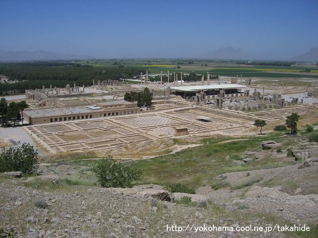 ダレイオス３世王墓から眺めるペルセポリスの全景です。<br /><br />http://ja.wikipedia.org/wiki/ペルセポリス<br />http://www.persepolis.ir/<br />http://whc.unesco.org/en/list/114