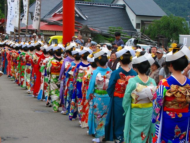 生まれて初めて見る美しい行列<br /><br />ただファインダーを覗いて写すばかり。<br /><br />　国指定無形重要文化財