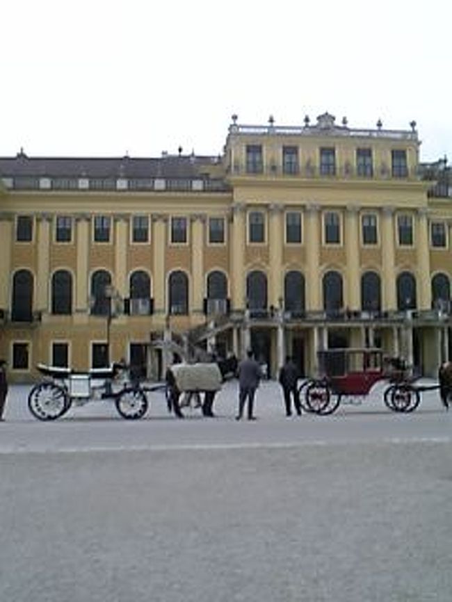　ハプスブルク家が大好きな私がずっと行きたい！！と思っていた所・・・ウィーンのシェーンブルン宮殿へ出発〜〜♪<br /><br />　