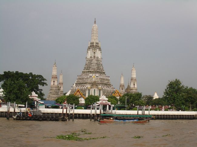 バンコクに来たら寺院めぐり。これは今回の旅の目的でもありました。<br />ワット・アルン（暁の寺）の大仏塔と、ワット・ポーのお釈迦様に圧倒されました。<br />