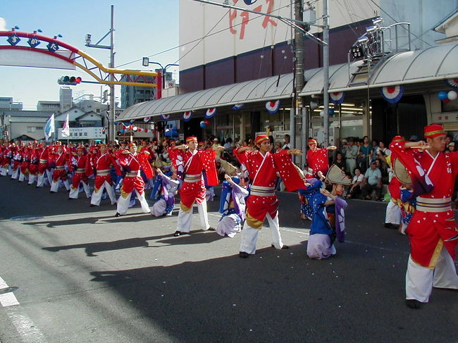 高校時代３年間は高知で過ごしましたが、まだ、よさこい祭りは見たことがなかったので、今回はよさこい祭りを見て、郷里の中村に帰り、本来の目的であるお墓参りをすませたあと、四万十川の気に入った沈下橋を撮影してしてきました。<br />よさこい祭りは、迫力があって、すばらしかったです。<br />また、四万十川も、昔と同じ景色で迎えてくれました。