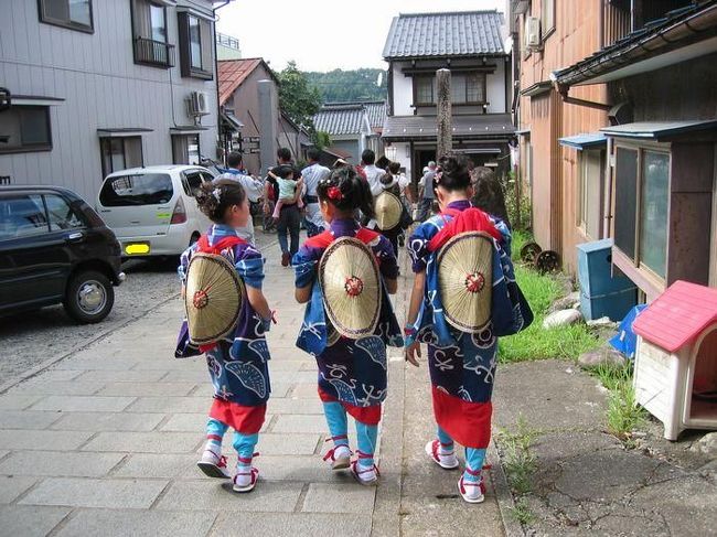 今年も、その季節がやって来ます。<br /><br />胡弓の音色　なんともいえません。<br />この地に生まれたら、とさえ思った事があります。<br /><br />富山は昔、立山でバイトしていて半年ほど住んだ経験が<br />あるので・・・<br />久しぶりに訪れた富山はなつかしかったです。<br />