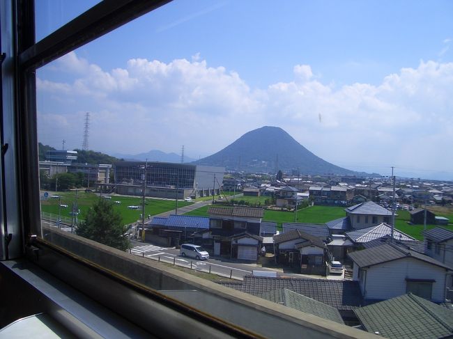 本場讃岐うどんを食べたくて、<br />岡山から瀬戸大橋を渡って四国本土へ。<br /><br />