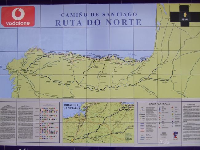 ８月前半カンタブリア海沿岸を西から東へローカル線 FEVE を乗り継いで旅をしました。（スペイン北部への旅行として予告）<br /><br />途中の訪問地はリバデオ・クディジェロ・オビエド・リバデセジャ・サンタンデール・サンティジャナ等。<br /><br />朝･昼･晩に１本づつの単線。しかも殆どの駅は町の中心から２キロほど離れているとあっては RENFE とのギャップは大きく，今のうちに乗っておかねば遠からず廃線の憂き目に会うのではと要らざる心配。<br /><br />宿の手配はかなり大変でした。<br /><br />オビエド，サンタンデールは兎も角，後は日本の旅行社では手が出ません。<br /><br />Web（スペイン語）を頼りに探しての交渉。<br /><br />さらに同地方はスペイン人憧れの避暑地なのでハイシーズン。<br /><br />１晩限りの宿などなかなか相手にしてもらえませんでした。<br /><br />愚痴はともかく結果は満足の行くものでした。<br /><br />所謂，情熱の国スペインとは全くイメージを異にする曇り空，山々は緑に覆われ深い谷と急流。<br />人々は寡黙で打ち解けない様子。<br /><br />幾度かスペインに出かけたが今回始めて雨に出会いました。<br /><br />「スペインの雨」って，イライザの下町訛りと山の手英語の対比だけが注目されていますが，「スペインの雨は平地に溜まる」という文句と凡そスペインも持つイメージとの対比の面白さも狙っているのではないでしょうか。（独断）<br /><br />長くなりますので各地の報告はまたいづれ。
