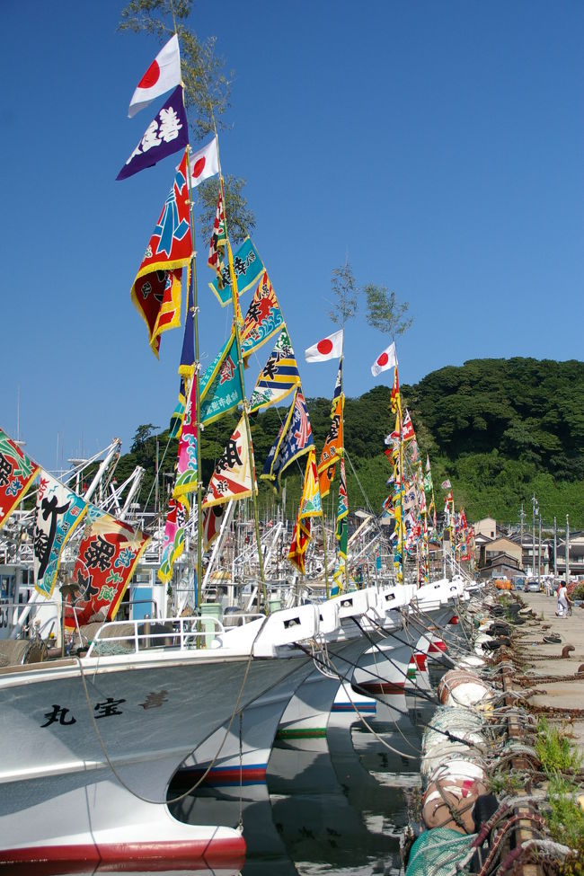 ２５日は、能登半島・輪島の旅の最終日。<br />能登空港１４：５０（フライトの１時間前）までに、レンタカーを返す必要があり、輪島市内を中心に行動することにしました。<br /><br />まず、輪島といえば朝市、出掛けてはみたものの、なんと月２回の定休日で愕然。<br />輪島漆芸美術館や、輪島大祭の４神社などを見学することにしました。<br /><br />能登半島地震の被害が残る中でしたが、天気にも恵まれ、楽しい旅ができました。