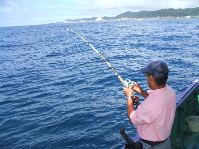 秋の釣りシーズンです<br />大物小物変わったもの<br />何でもござれ<br />へんなおじさんならぬ<br />変わったおじさんです(^◇^;)<br />詳細はＨＰ<br />http://www.awamaru.net