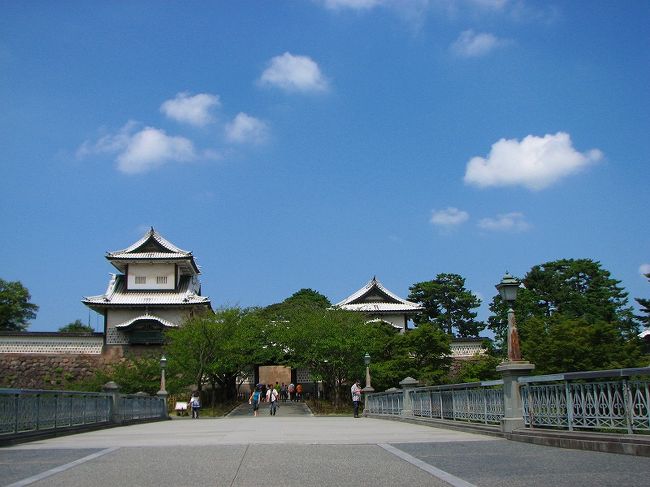 金沢城址も金沢大学があった時代に<br />守衛さんにお願いして入って以来で<br />金沢城公園になってからは初めてで楽しみです。<br /><br />ツアーバスの行程は兼六園でしたが添乗員さんに許可をえて<br />別行動でした。<br /><br />金沢城公園　公式ＨＰ<br />http://www.pref.ishikawa.jp/siro-niwa/kanazawajou/
