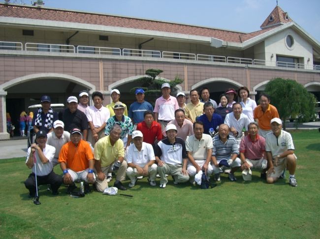 上海のゴルフ界で１１年もの間常にトップでプレーを続けられたＨ．Ｏ氏がいよいよ来月帰任される！<br />この日は氏のホームコースでもある「淀山湖ＧＣ」で３１名もの人が集まり盛大に「送別コンペ」が行われた！<br />氏の人柄の良さは定評があり沢山の人から別れを惜しまれた！