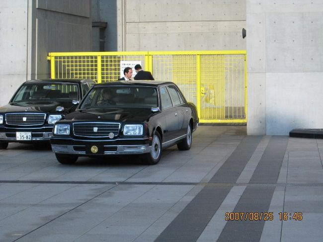 世界陸上2007 大阪 開会式へ、実家の家族と行きました。<br />大好きなサラ・ブライトマンの熱唱など素敵でした。<br /><br />表紙写真は天皇皇后両陛下がご乗車になられた宮内庁専用車。