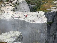 Hiking to Preikestolen　　　 