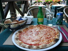 イタリア本場のピザを・・・
