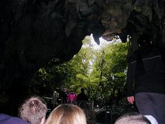 2005夏、ニュージーランド旅行記(12)：6月24日(1)ワイトモ・グローワームの土蛍