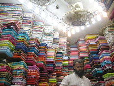 Pakistan　カラチの地域別Shopping情報　サダル?ラマザンの前にお義姉さんは走る、ジュビリー・マーケット