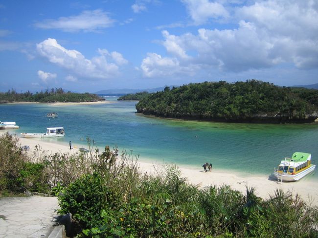 9日間かけて八重山（石垣島・波照間島・与那国島）<br />を巡る旅です。<br /><br />1日目：那覇経由→石垣島　　＊石垣島泊<br />2日目：石垣→波照間島　　　＊波照間島泊<br />3日目：波照間島ダイビング　＊波照間島泊<br />4日目：波照間島→石垣島　　＊石垣島泊<br />5日目：石垣島ダイビング　　＊石垣島泊<br />6日目：石垣島→与那国島　　＊与那国島泊<br />7日目：与那国島ダイビング　＊与那国島泊<br />8日目：与那国島滞在　　　　：与那国島泊<br />9日目：与那国島→石垣島→帰宅。<br /><br />