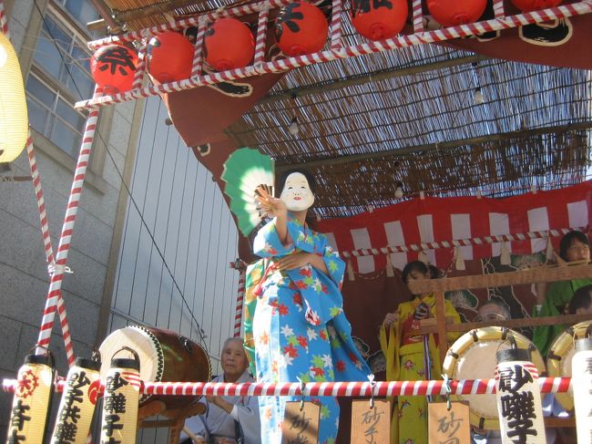 2年ほど前、川越の町並みのテレビ番組を見ていつか行って見たいなと思っていました。<br />東京には、よく行く都合がありますが、周辺お街にはなかなか行くことがありません。<br />今回も夜行バスで 大阪から東京に向かい、川越、栃木市まで足を伸ばして見ました。<br />たまたま、川越では、川越祭りの最中であり、昔江戸で行われた祭りの形態が、そのまま残っており、この祭りは、国指定重要無形文化財とのことです。<br />東京では、都市化の為、このような祭りは、消えて無くなった様ですが、地元の人が小江戸と自慢するように確かに、江戸の趣が残っているようです。<br />東京からも、東武鉄道、西部鉄道等直通便あり、埼玉ですが江戸と考えた方が良いと思いました。