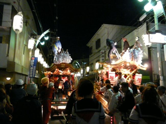 大阪には岸和田以外にもだんじり祭りをしている地域がいっぱいあります。<br />岸和田とは比べ物にならないくらい、小さいだんじりだけど。<br /><br />祭りになると地元に帰ってくる人がいっぱいです。