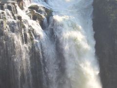 世界三大瀑布　ビクトリアの滝　?　