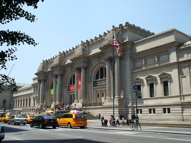私はあまり美術には詳しくないが、せっかくニューヨークに滞在したので、とりあえず、有名美術館巡りをしてみた。まず、最初はメトロポリタン美術館。巨大すぎて、１日ではまわりきれないくらいである。<br /><br />私の公式ページ『第二の人生を豊かに―ライター舟橋栄二のホームページ―』に旅行記多数あり。<br /><br />http://www.e-funahashi.jp/<br />