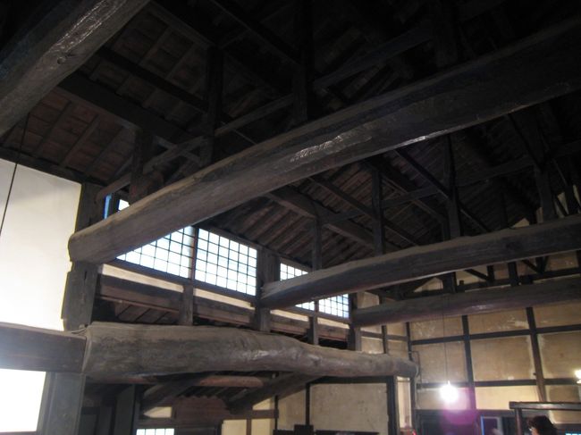 山口家は1600年代に建てられたとされる、堺の庄屋さんの豪邸です。この家は国の重要文化財に指定されています。<br />11月の特別公開がありましたので出かけてきました。<br />住所は、堺市堺区錦之町東1丁2-31 です。<br />