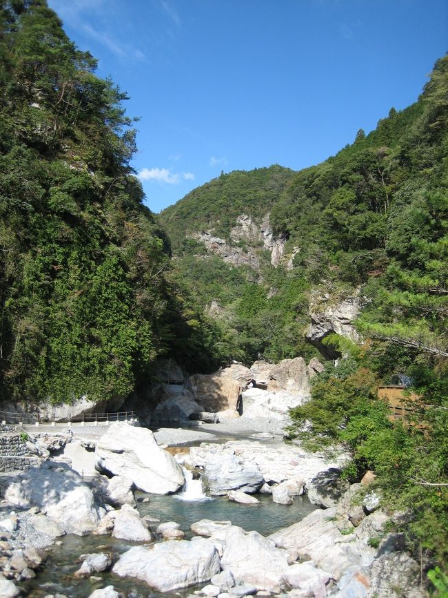 仁淀川・中津渓谷へ行ってきました。<br />温泉はもちろんですが、渓谷の自然がとっても綺麗。癒される〜。