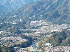 鳥沢駅から倉岳山頂へ　☆渓流沿い・黄落葉の道を登って